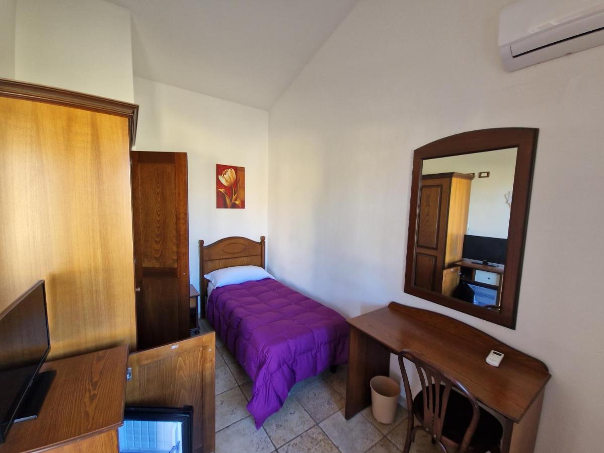 Hotel Perda Rubia Сан-Джованни-Суерджу Экстерьер фото