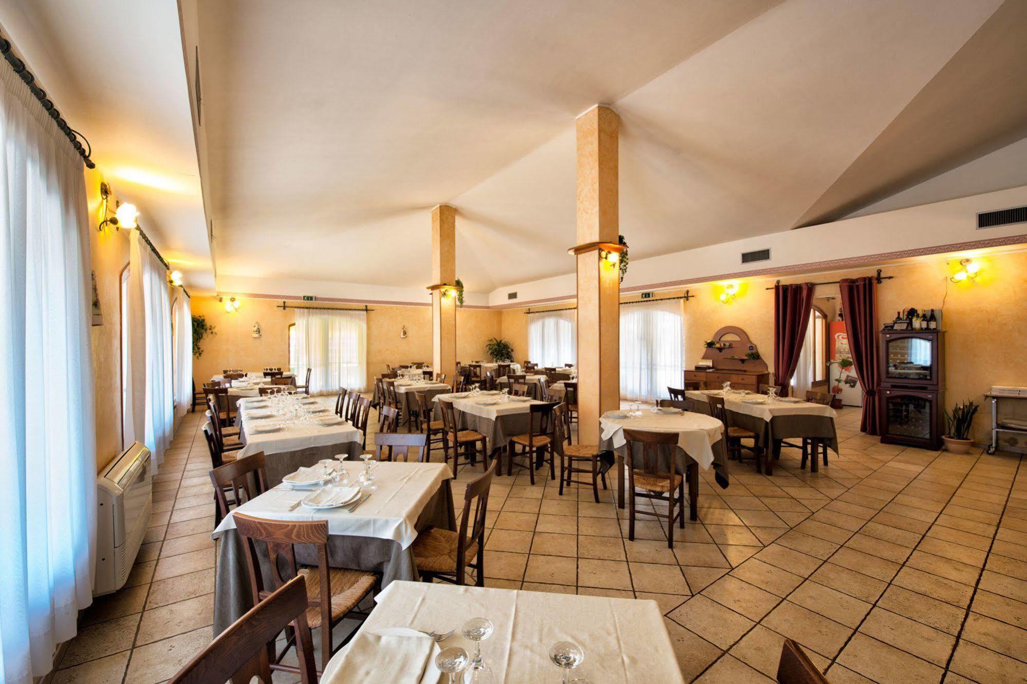 Hotel Perda Rubia Сан-Джованни-Суерджу Экстерьер фото